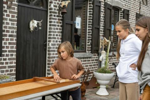 Spelenderwijs leren: ontdek de rijke geschiedenis van de volksspelen! © Hofke ter Musse